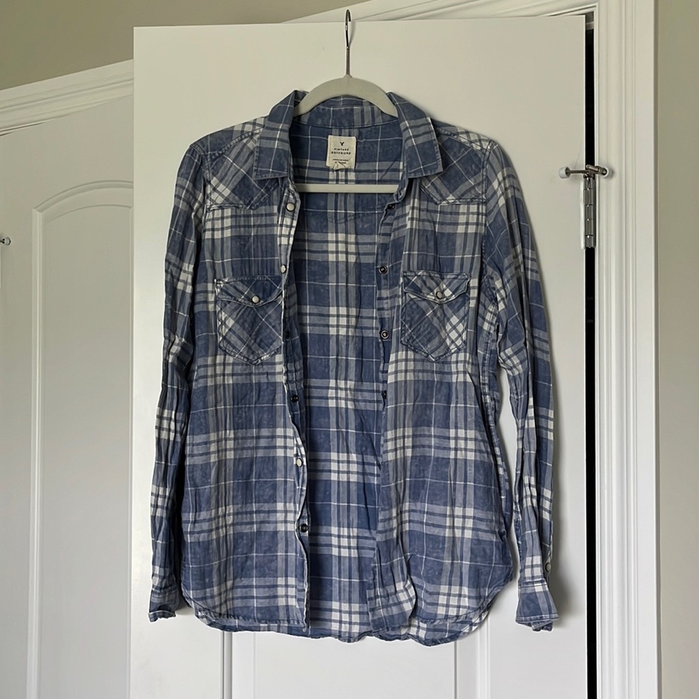 Womens American Eagle vintage boyfriend button down - medium